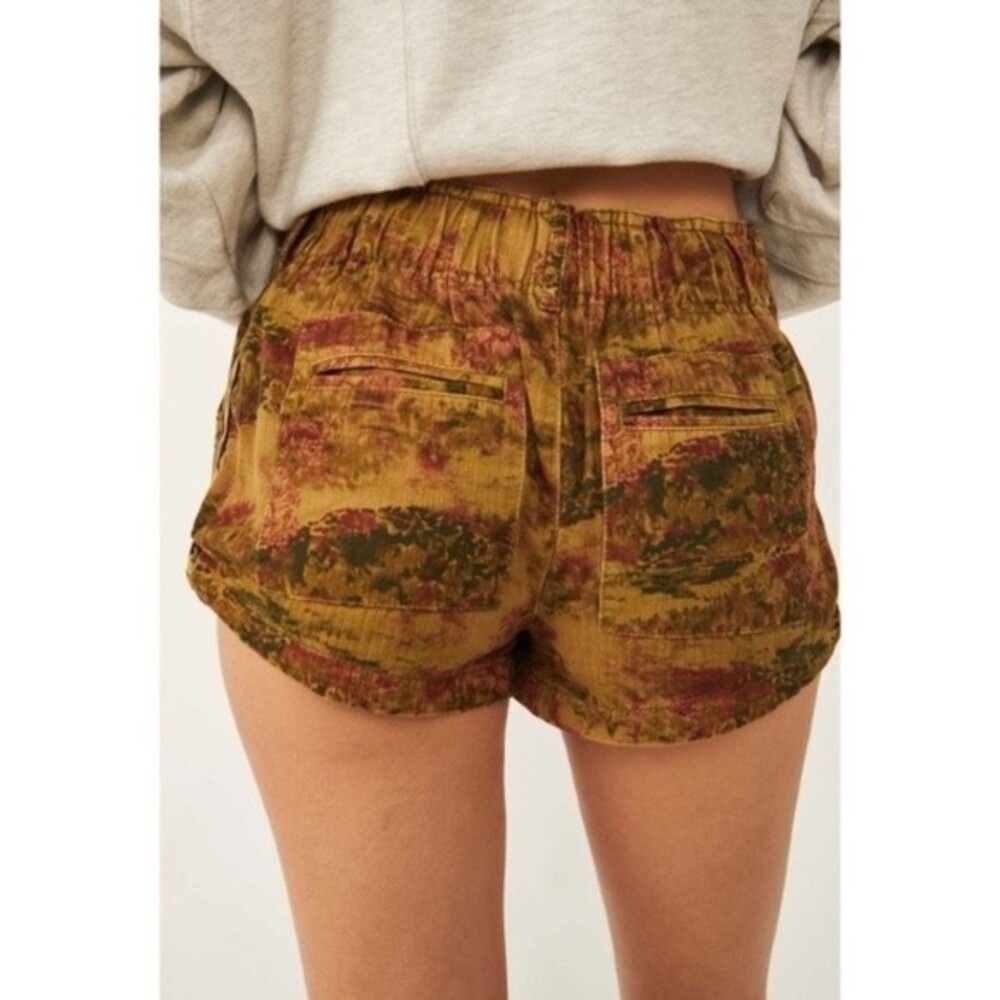 NWT Free People Waimea Slouchy Printed
Shorts / Earth Combo. Size Large - Picture 4 of 8
